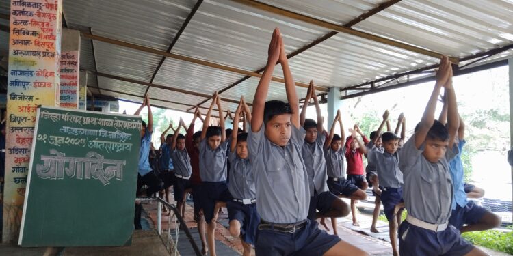 जि.प.प्राथ. शाळा तोरणडोंगरी शाळेत योग दिवस मोठ्या उत्साहात साजरा