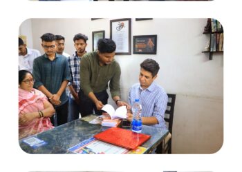 नाशिक पदवीधर आमदार सतीश तांबे यांनी वेटरन इंग्लिश अकॅडमी चे केले कौतुक.