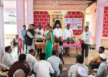 दौंड हातोळण श्री छत्रपती शिवाजी महाराज महा स्वराज्य अभियानांतर्गत सेवा महसूल पंधरावडा साजरा केला