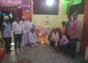 कानबाई मित्र मंडळाचा स्तुत्य उपक्रम  — मरीमाता मंदिरात वही गायन, लक्ष्मीपूजन व दिवाळी साजरी