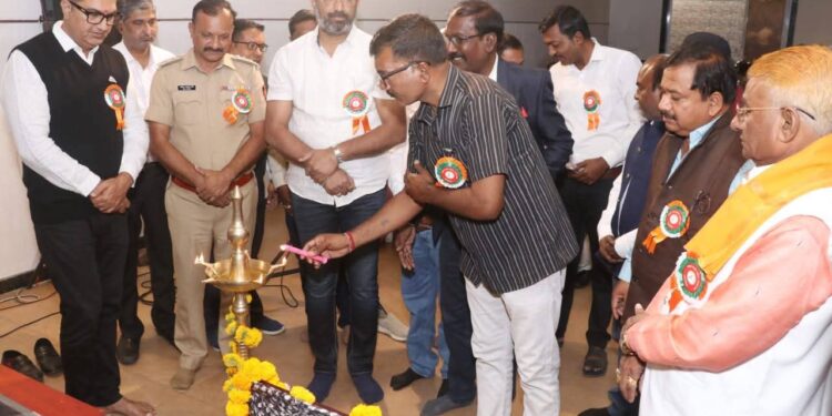 ग्रामीण पत्रकारांच्या प्रश्नांसाठी राज्यपालांकडे पाठपुरावा करणार – खासदार अमर काळे