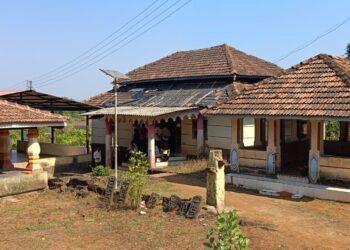 🚨 दापोली तालुका हादरवणारी घटना! गावतळे झोलाई देवी मंदिर लुटले; मध्यरात्री १४ पितळी घंटांवर डल्ला