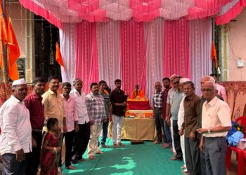 दापोली : समुद्रकिनारी वसलेल्या आडे येथे शिवभक्त मंडळाच्या पुढाकाराने शिवजन्मोत्सव जल्लोषात