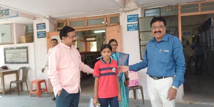 धनश्री पवारच्या जिद्दीला सलाम; वडिलांचे निधन असतानाही दिला दहावीचा पेपर