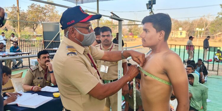 लातूर पोलीस भरती प्रक्रियेला सुरुवात; ४४९ उमेदवारांची उपस्थिती, ४७ अपात्र…