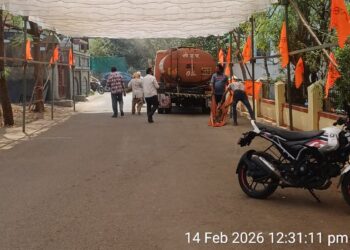 महाशिवरात्री निमित्त महादेव मंदिर येथे पिण्याच्या पाण्याची टँकरद्वारे सोय नगरसेविका श्रीदेवी जॉन फुलारे जुनी मिल येथील उमानागरी वसाहत