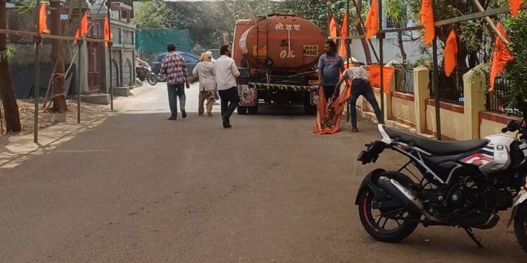 महाशिवरात्री निमित्त महादेव मंदिर येथे पिण्याच्या पाण्याची टँकरद्वारे सोय नगरसेविका श्रीदेवी जॉन फुलारे जुनी मिल येथील उमानागरी वसाहत