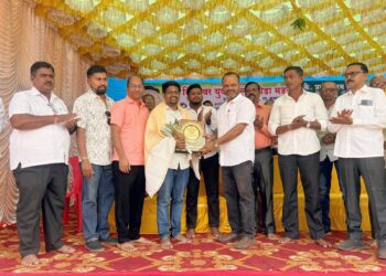 🔴 लिंगेश्वर युवा कला क्रीडा मंडळ हळवल (परबवाडी) यांचा यंदाचा समाजमित्र पुरस्कार जाहीर.. सामाजिक कार्यकर्ते, रक्तमित्र अमेय मडव यांना “समाजमित्र” पुरस्कार प्रदान… 🔴