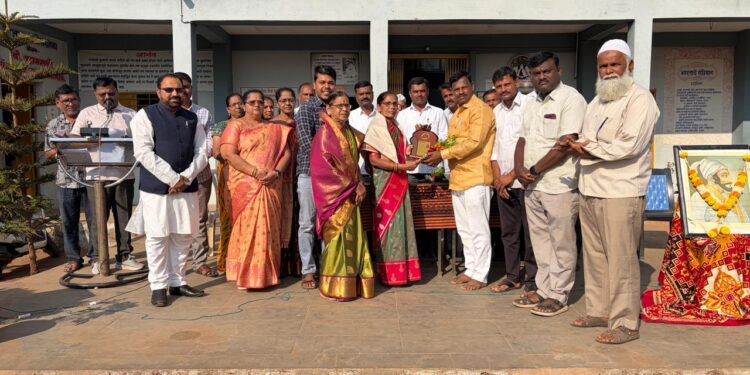 न्यू इंग्लिश स्कूल शेडशाळच्या जेष्ठ अध्यापिका सौ.पद्मावती घाट यांना आदर्श शिक्षिका पुरस्काराने सन्मानित….