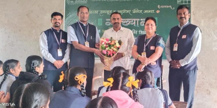 व्यंकटराव येथे विद्यार्थ्यांना नैसर्गिक व पारंपारिक शेतीचे धडे