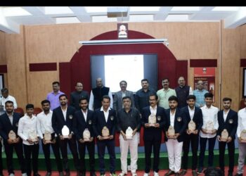 के. के. एम. महाविद्यालयाच्या गुणवंत खेळाडू व प्रशिक्षकांचा विद्यापीठाच्या वतीने सत्कार