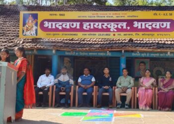 भादवण हायस्कूलमध्ये प्रयोगांतून उमलला विज्ञानाचा आविष्कार; ४२ प्रयोगांचे विद्यार्थ्यांनी केले सादरीकरण