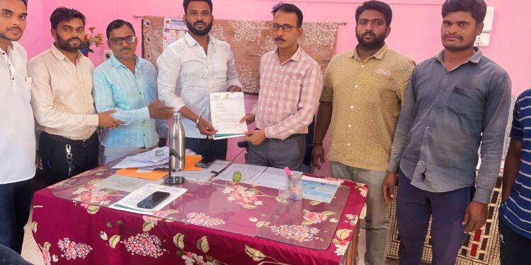 रामटेक बसस्थानक बांधकामात अनियमिततेचा आरोप:राष्ट्रवादीचे रामटेक तालुका अध्यक्ष मनीष खोब्रागडे यांचे आगार प्रमुखांना निवेदन