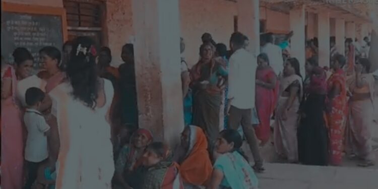 जत तालुक्यात लोकशाहीचा उत्सव; जिल्हा परिषद, पंचायत समितीसाठी शांततेत मतदान महिला व तरुण मतदारांचा उत्स्फूर्त प्रतिसाद