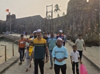 🟠🟡🔴 आवंडी वसाहतीची शिवज्योत थेट सिंधुदुर्ग किल्लावरून; शिवजयंतीनिमित्त अनोखा उपक्रम 🔴🟡🟠