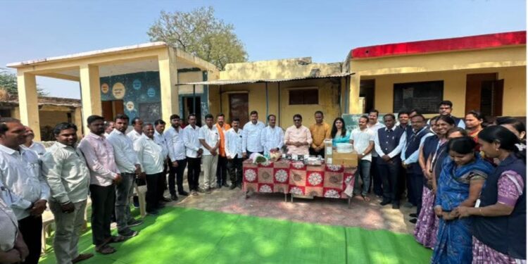 CCTV व कॉम्प्युटर वाटप सोहळ्याचे आयोजन करण्यात आले.