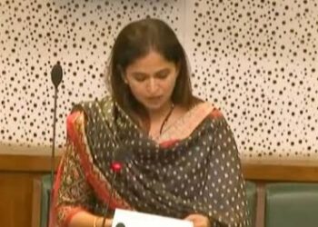 महाराष्ट्र विधिमंडळाचे अर्थसंकल्पीय अधिवेशनात प्रश्न मांडताना-संजना जाधव