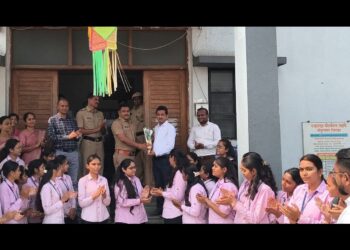 ◆ शहादा येथील औषधनिर्माणशास्त्र महाविद्यालयातील विद्यार्थीनीनी आत्मनिर्भर युवती अभियान अंतर्गत शहादा पोलिस स्टेशनला क्षेत्रभेट; जाणून घेतली माहिती.. ◆