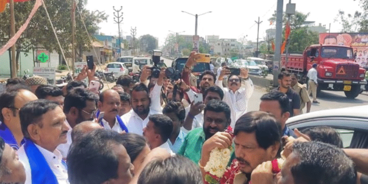 परभणी शहरात रामदास आठवले यांचे जाहीर स्वागत