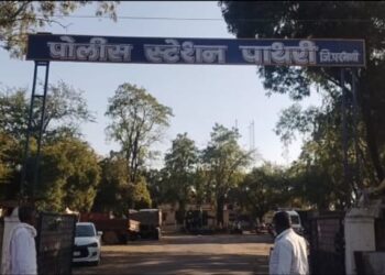 पाथरी बसस्थानकात बसमध्ये चढताना पर्समधील सोन्याचे दागिने लंपास