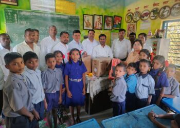 मराठी भाषा गौरव दिनी आपटाळे येथे ३ शाळांना संगणक संचांचे वाटप