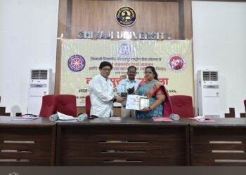 व्यसनमुक्ती उपक्रमात योगदानाबद्दल मुख्याध्यापिका माणिक नागावे यांचा गौरव….