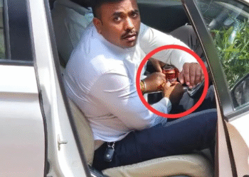 ठामपा अधिकाऱ्याच्या गाडीत दारूची पार्टी?