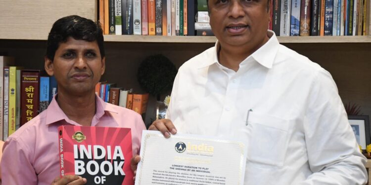 कोकणच्या लोककलेचा झेंडा उंचावला! संदेश मुरुडकर यांची ‘इंडिया बुक ऑफ रेकॉर्ड्स’मध्ये ऐतिहासिक नोंद