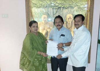 प्रभाग क्र. १२ मधील विकासकामांसाठी नगराध्यक्षांना निवेदन