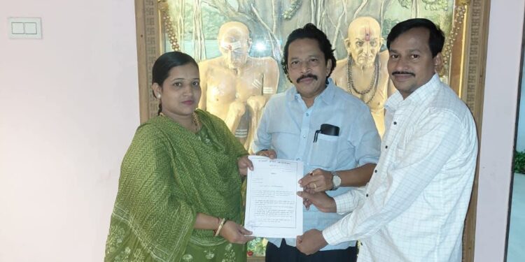 प्रभाग क्र. १२ मधील विकासकामांसाठी नगराध्यक्षांना निवेदन