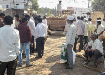 महाराष्ट्र भूषण आदरनिय.डॉ.श्री नानासाहेब धर्माधिकारी प्रतिष्ठानच्या वतीने माळशिरस येथे स्वच्छता अभियान