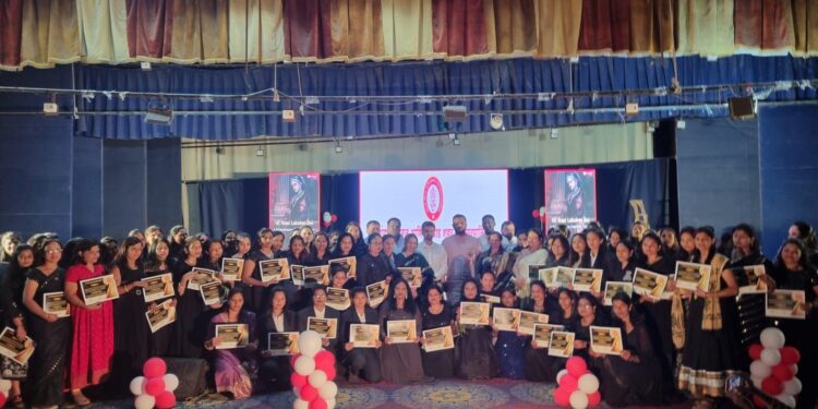 ‘नारी शक्तीचा विशेष सन्मान’; महापालिकेच्या वतीने आयोजित बालगंधर्व नाट्यगृहामध्ये स्त्रीशक्तीचा झाला विशेष सन्मान सोहळा