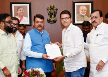 “बेस्ट” उपक्रमातील कार्यरत,सेवानिवृत्त, आणि खाजगी कंत्राटदार (वेट लीज)कर्मचारी यांच्या प्रलंबित मागण्यांसाठी मा.मुख्यमंत्री यांना निवेदन सादर.