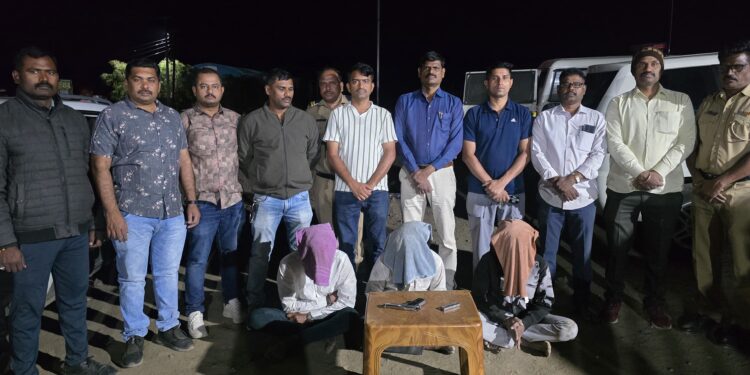 स्थानिक गुन्हे शाखा व पोलीस स्टेशन गातेगाव यांची संयुक्त मोहीम; गावठी पिस्टलसह तीन संशयित जेरबंद.