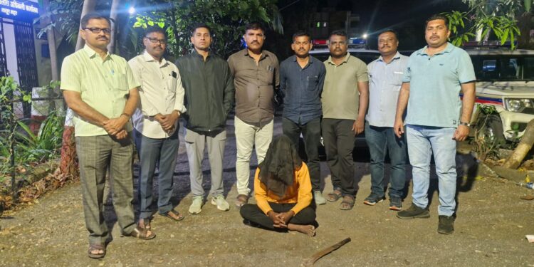 बेकायदेशीररित्या धारदार शस्त्र बाळगणाऱ्या तरुणावर कारवाई; स्थानिक गुन्हे शाखेची कारवाई.