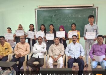 के. के. एम. महाविद्यालयात पारितोषिकांचे वितरण