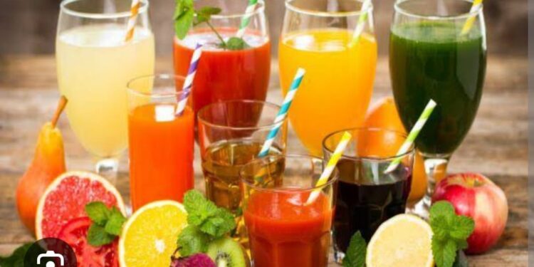 कुरुंदवाड मध्ये उन्हाळ्यात शीतपेयांच्या दुकानात नागरिकांची प्रचंड गर्दी…