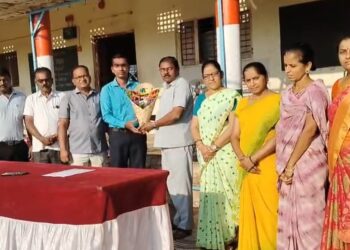 महेश दिलीप साळुंखे यांची पीएसआय पदी निवड झाल्याने प्राथमिक व माध्यमिक आश्रम शाळेच्या वतीने सत्कार समारंभ संपन्न…