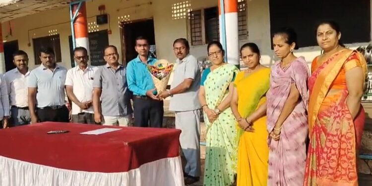 महेश दिलीप साळुंखे यांची पीएसआय पदी निवड झाल्याने प्राथमिक व माध्यमिक आश्रम शाळेच्या वतीने सत्कार समारंभ संपन्न…