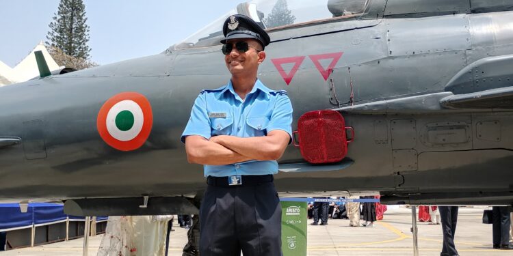 🟥 🔴 आकाशाला गवसणी!🟦 चंदगडचा सुपुत्र श्रेयस पाटील ‘फ्लाईंग ऑफिसर’🟩 सहाव्या प्रयत्नात एनडीएत यश; धुमडेवाडी गावासह चंदगड तालुक्याचा अभिमान ✈️🇮🇳