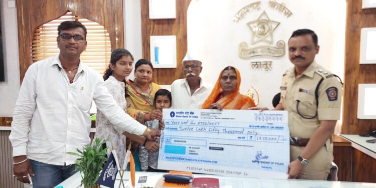 कर्तव्य बजावताना कोरोनाची लागण होऊन मृत्यू झालेल्या पोलीस अमलदारांच्या कुटुंबियांना ५० लाख रुपयांचे सानुग्रह अनुदान.