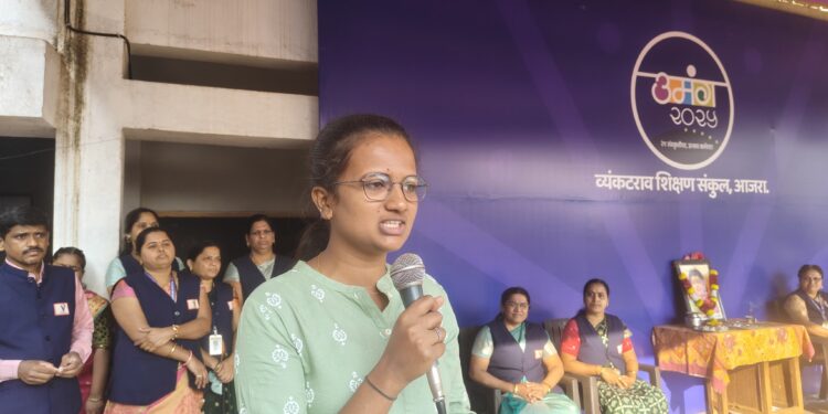 ॥ ध्येयनिष्ठेचा विजय: आजऱ्याच्या लेकीची बँकिंग क्षेत्रात भरारी; व्यंकटराव हायस्कूलमध्ये स्नेहल केसरकरचा गौरव ॥