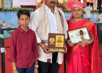 प्रगतीशील शेतकरी श्री अमोल सोनवने यांना शेतकरी सन्मान पुरस्कार प्रदान