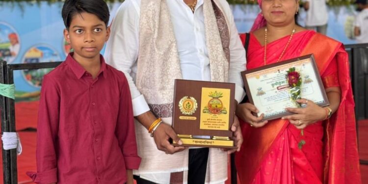 प्रगतीशील शेतकरी श्री अमोल सोनवने यांना शेतकरी सन्मान पुरस्कार प्रदान