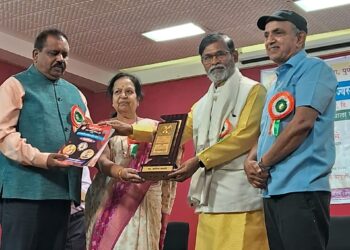 अनिल ताडगे यांचा जीवन गौरव पुरस्काराने सन्मान…