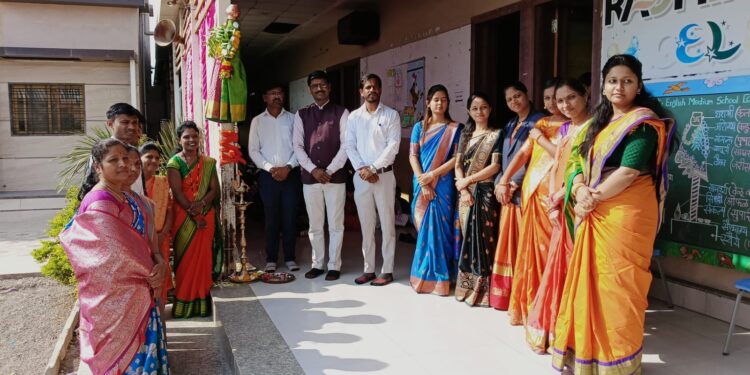 राधिका स्कुल मध्ये गुढी पाडवा उत्साहात साजरा