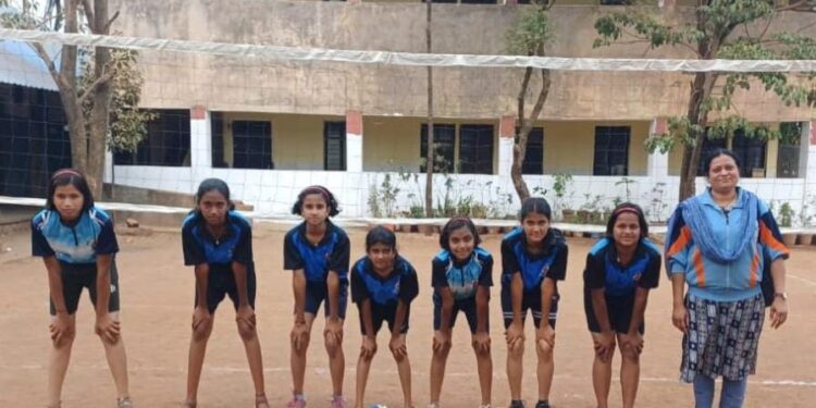 आजरा हायस्कूलच्या तीन खेळाडूंची कोल्हापूर जिल्हा व्हॉलीबॉल संघात निवड