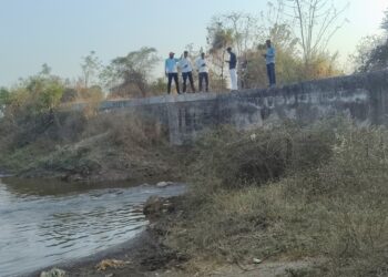 शिवना टाकळी प्रकल्पाचे पाणी धोंदलगावपर्यंत का पोहोचत नाही? तरुणांची पाहणी; आंदोलनाचा इशारा