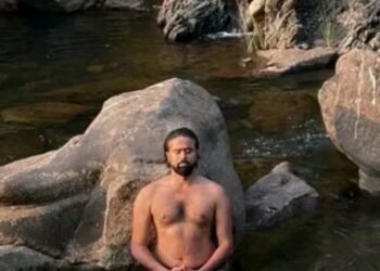 🟥🟦🟩 कोकणच्या निसर्गरम्य कुशीत ध्यानमग्न युवा पर्यावरण अभ्यासक 🟩🟦🟥