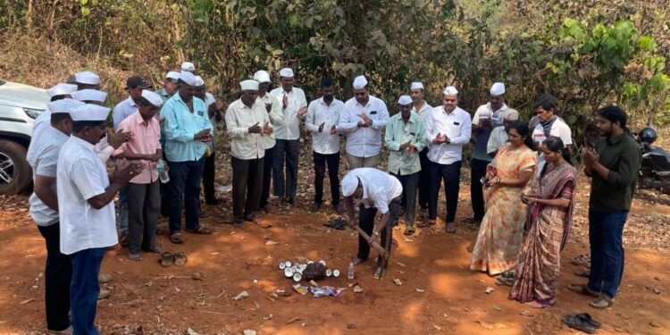 येरंडोळ-बुजवडे रस्ता कामाचा अशोकअण्णा चराटी यांच्या हस्ते शुभारंभ; २५ लाखांचा निधी मंजूर